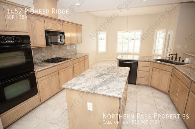 Building Photo - Gorgeous 3BDR Westside Home!