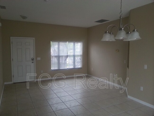Building Photo - 373 Aldershot Ct