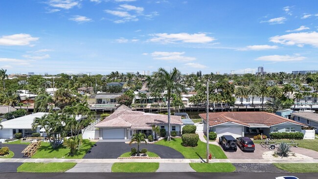 Building Photo - 220 SE 2nd Ave