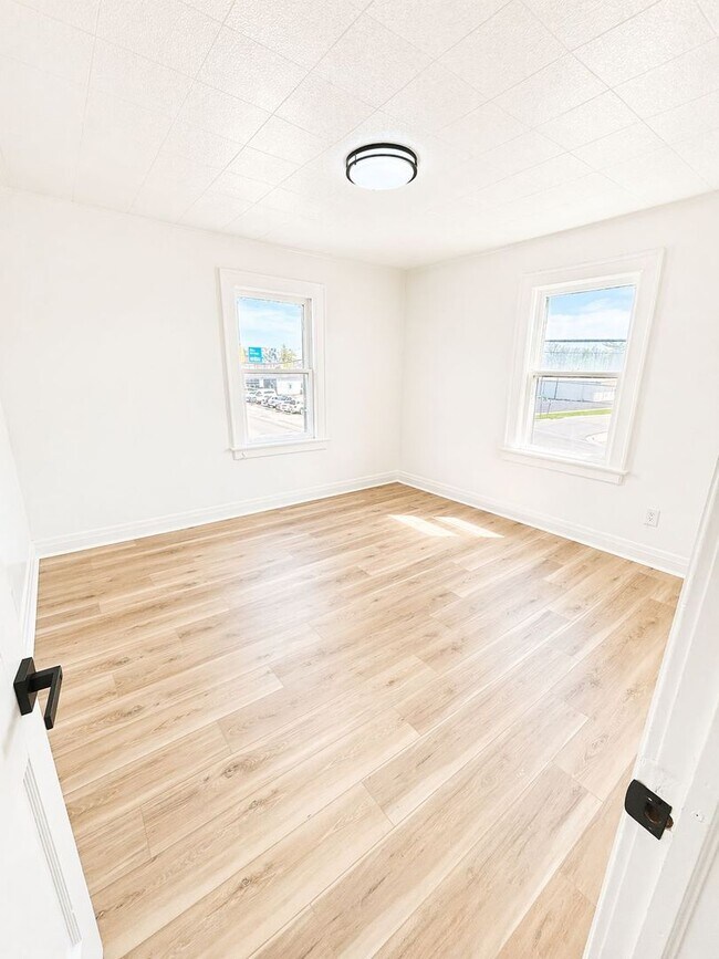 Building Photo - Lima Home – 3-Car Garage & Functional Layout