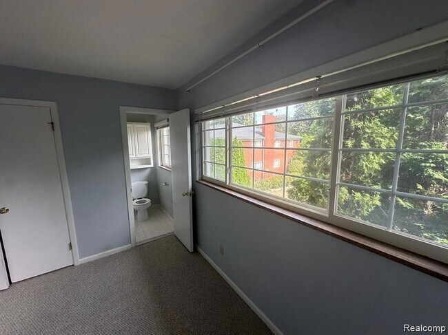 Building Photo - 487 N Eton St