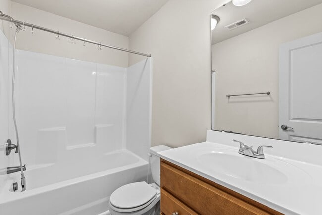 Building Photo - 2BR Townhome Near Camp Lejeune