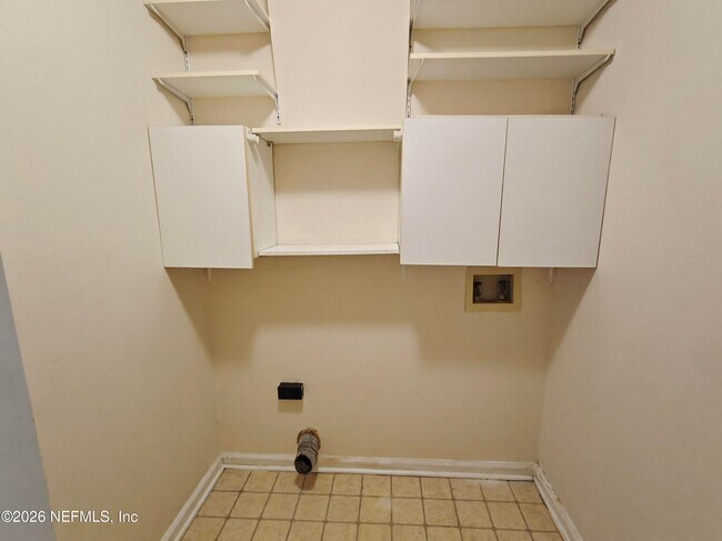 Building Photo - 1563 Lakeway Dr