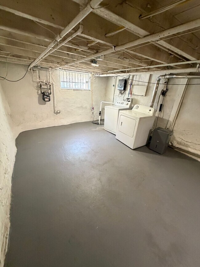 Building Photo - Move-In Ready 3BR/1BA South Philly Rowhome with In-Unit Laundry — 2 or 3BR Housing Choice Voucher...