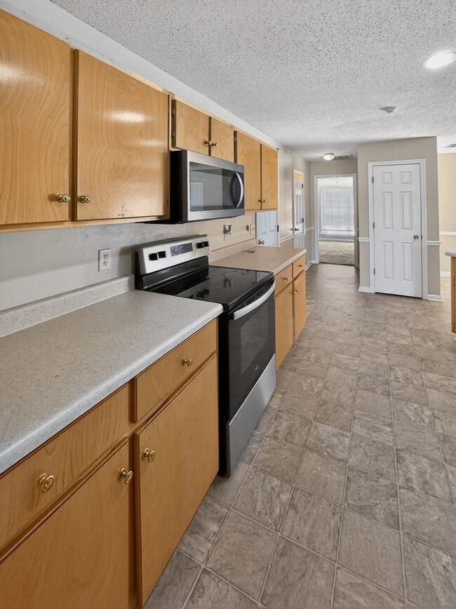 Building Photo - RATE DROP ALERT (was $2200/month) and MOVE-IN SPECIAL: 1st FULL MONTH'S RENT FREE*