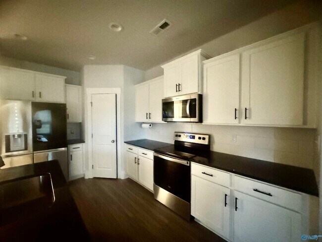 Building Photo - 91333 Monteagle Blvd SE