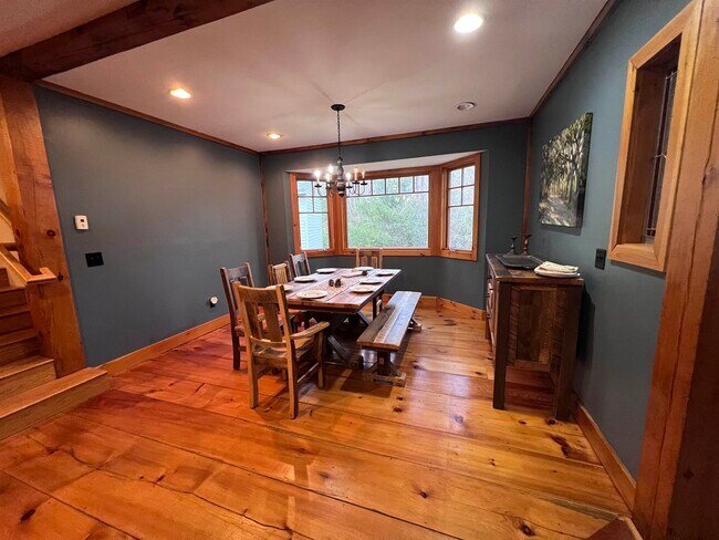 Building Photo - 34 Mirror Lake Dr