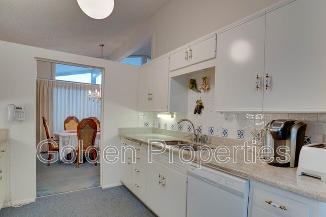 Building Photo - 1415 Crestline Dr