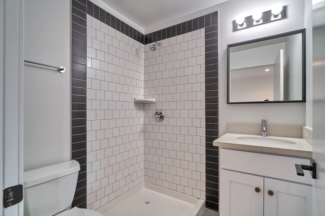 Building Photo - 152 S Serrano-2A