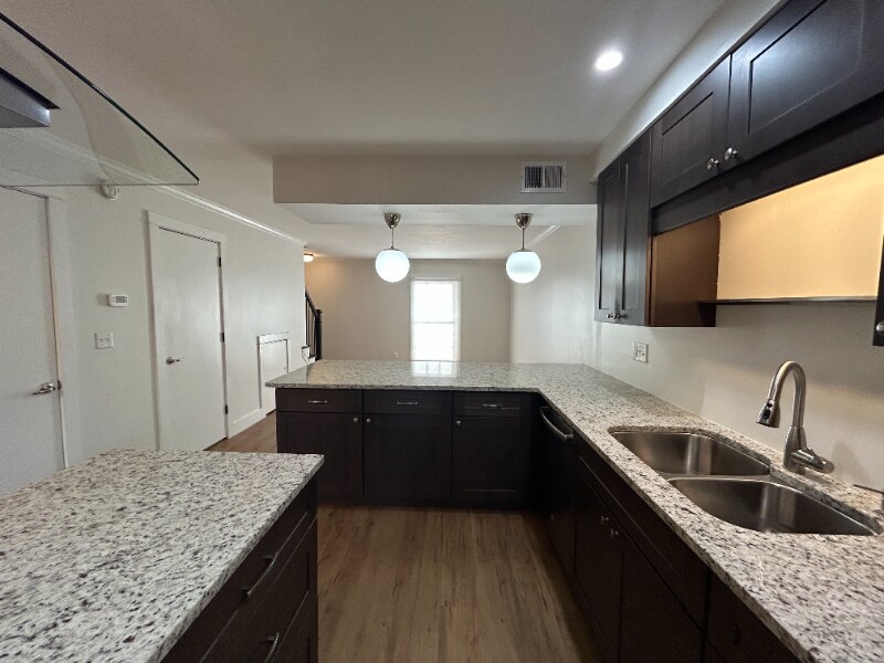 Building Photo - 3073 Colonial Way