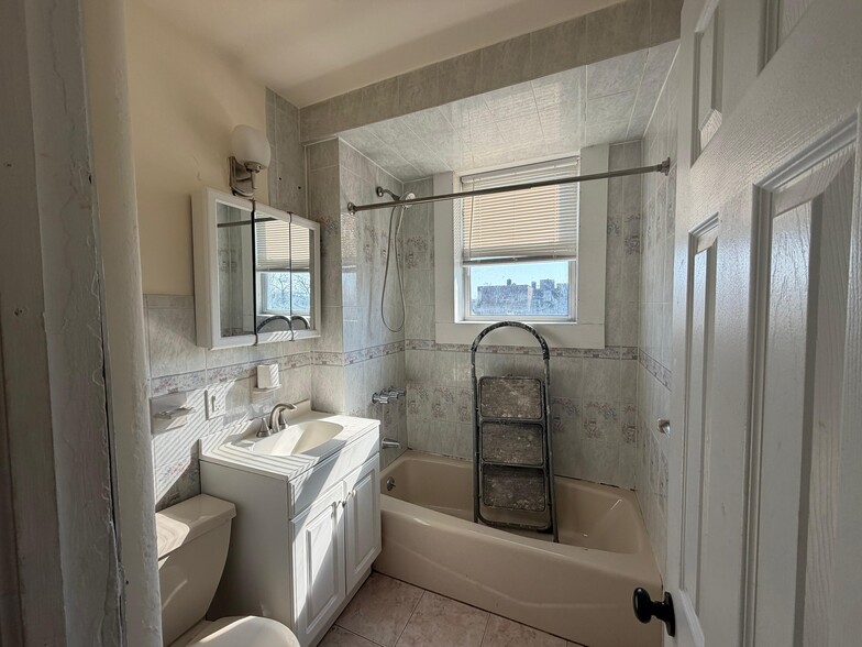 894 Kennedy Blvd 41 - 898 Kennedy Blvd