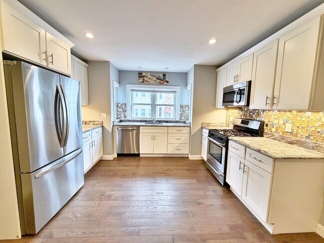 Building Photo - 266 Lexington St