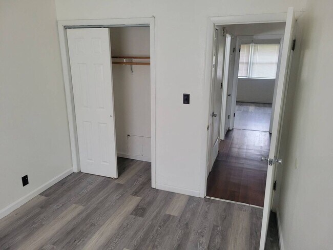 Building Photo - 6910N43rdM(723)