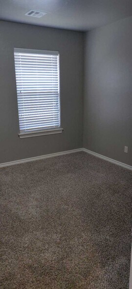 Building Photo - 205 Ashley Dr