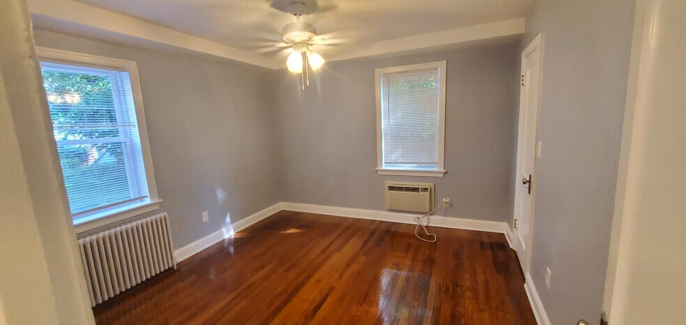 Building Photo - 814 Greenwood circle