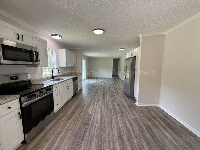 Building Photo - 10504 Benchmark Rd