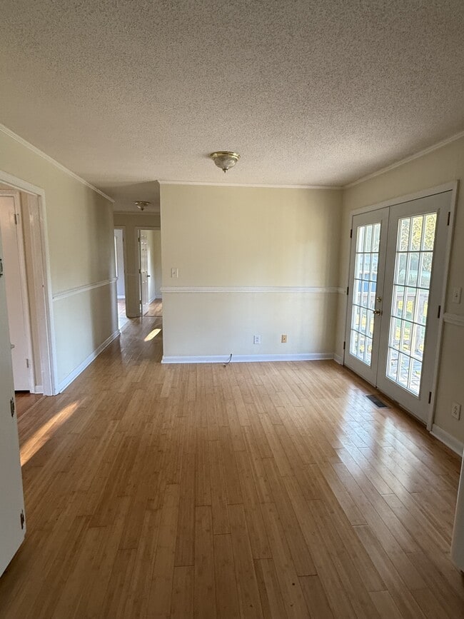 Building Photo - 2020 Denham Dr SE