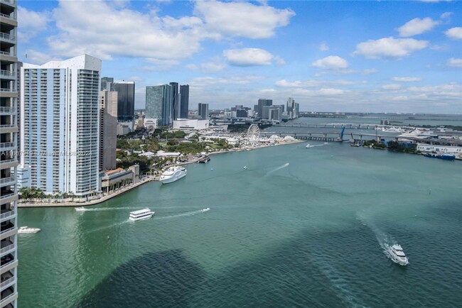 Building Photo - 808 Brickell Key Dr