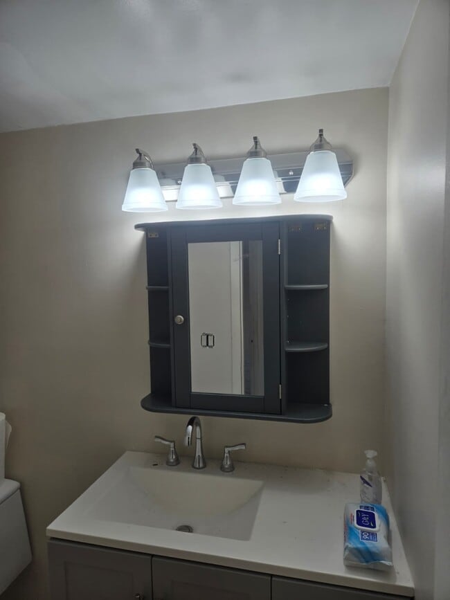 Building Photo - 581 Blue Heron Dr