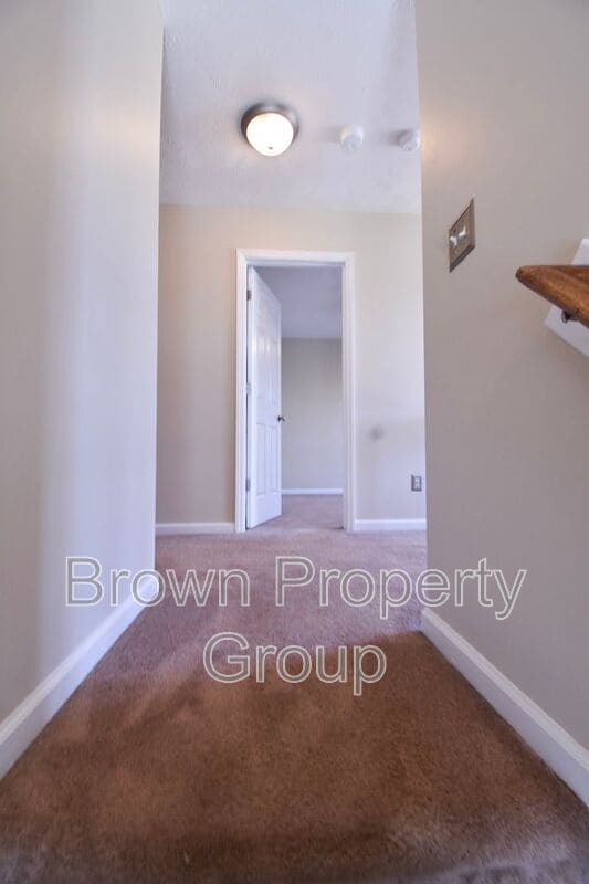 Building Photo - 71 Person Ct