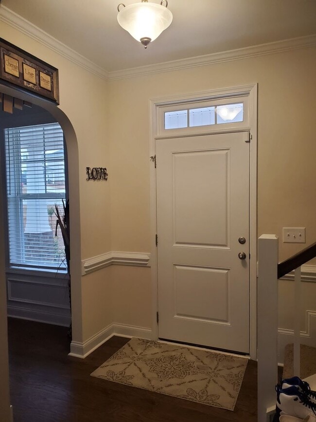 Building Photo - 4 bd/ 2.5 ba located MINUTES from Fort Bragg! Quiet Neighborhood!