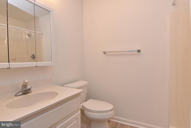 Building Photo - 117 Lakeside Dr