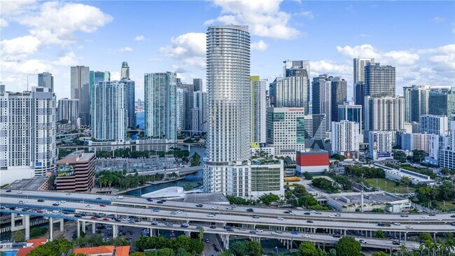 Building Photo - 520 SW 5th St