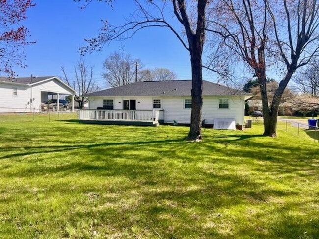 Building Photo - Nice 3 bedroom/1.5 bath home for rent in E. Morristown, Tennessee