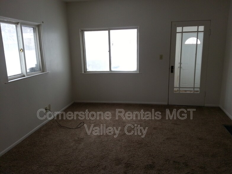 Building Photo - 309 College St SE