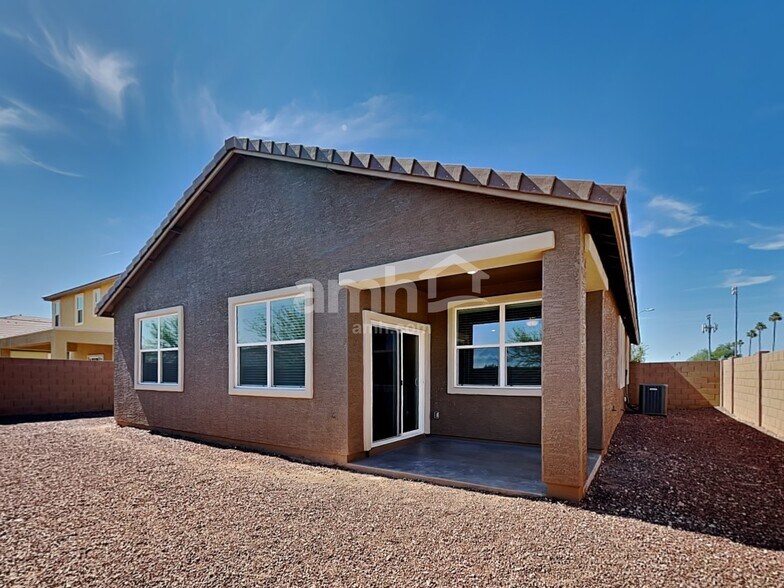 Building Photo - 5913 W Columbine Dr