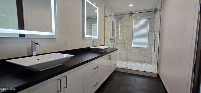 Building Photo - 506 S Hardy Dr