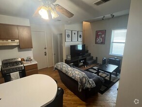 Building Photo - One bed, duplex in Lakeview, Pet friendly!!