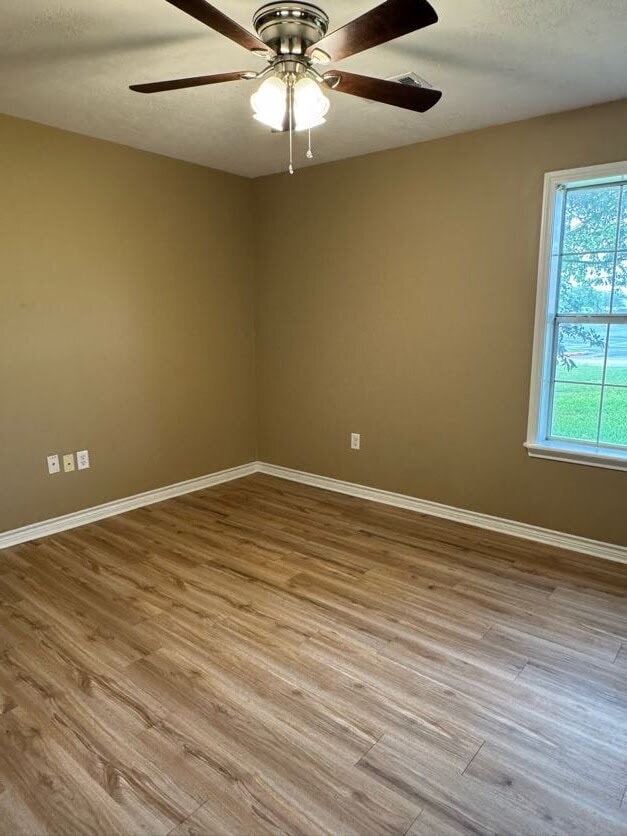 Building Photo - Great 3 bedroom situated next to Blinn College's parking lot!