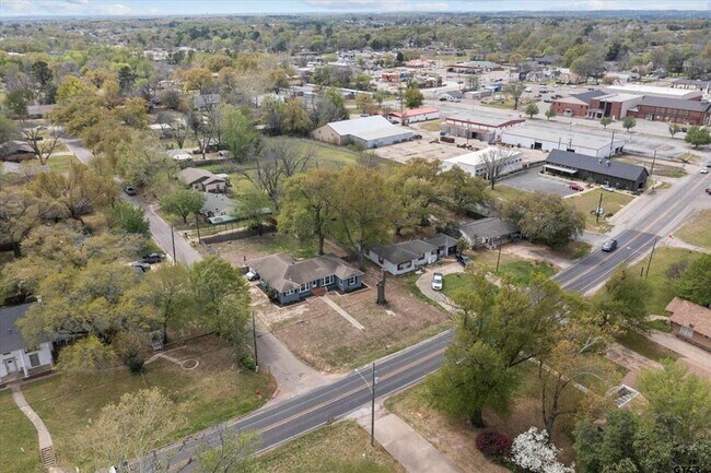 Building Photo - Coming Soon! 3 Bedroom 2 Bath 2 Carport Re...