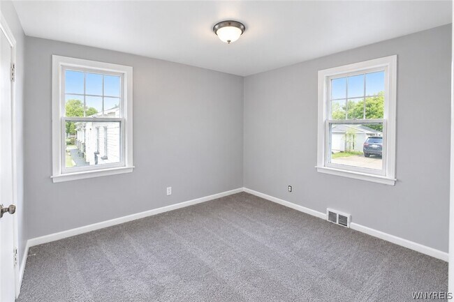 Building Photo - 1455 Sheridan Dr