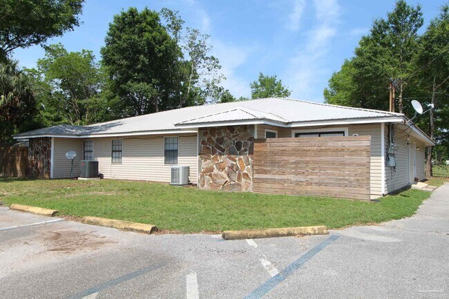 Primary Photo - 4964 W Spencer Field Rd