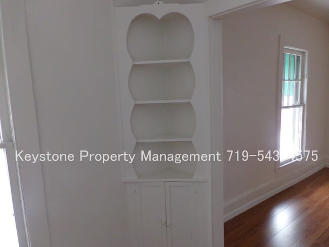 Building Photo - $365 Off Move-in Special!  Centrally Located Apartment - 1 BD/1 Bath $725/$725