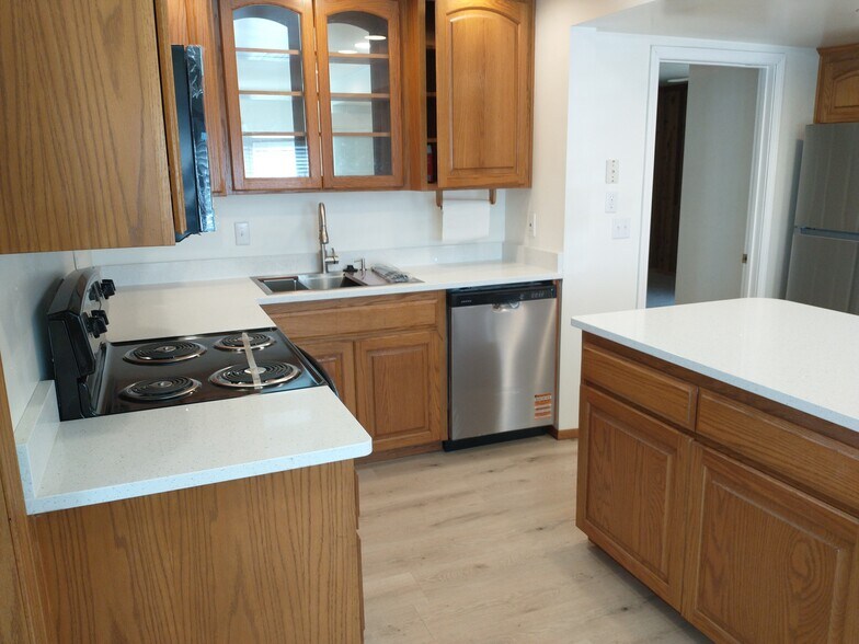 Building Photo - 736 3rd Ave N