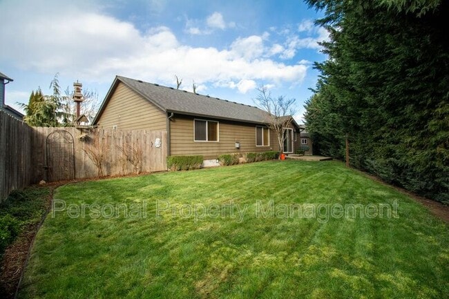 Building Photo - 902 N 15th Ct