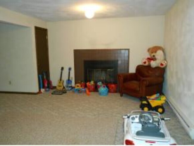 Building Photo - 912 White Birch Ln