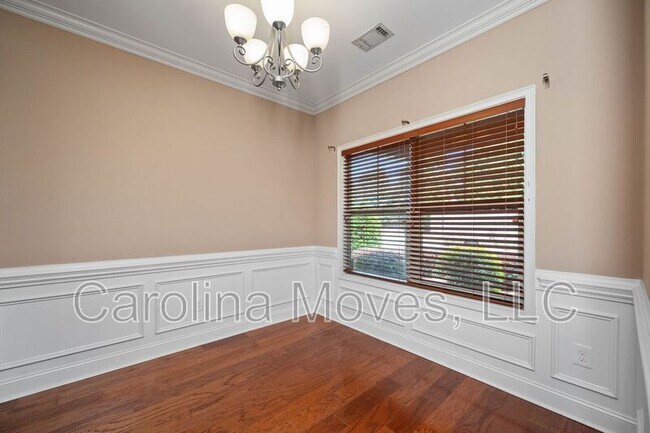 Building Photo - 213B Bell Heather Lane