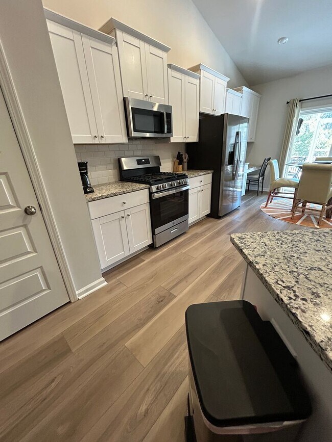 Building Photo - Lovely Furnished Home - $200 Off 1st Month Rent (Upon Approval)