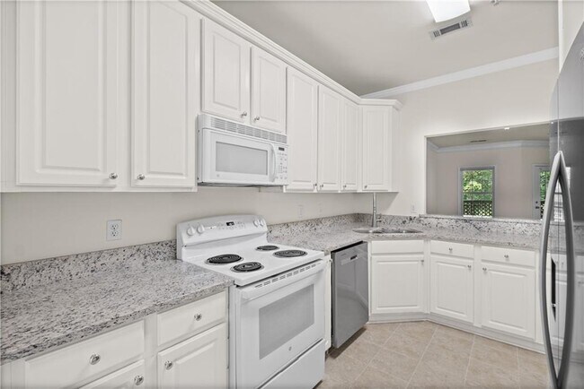 Building Photo - 8849 Fairview Bluff