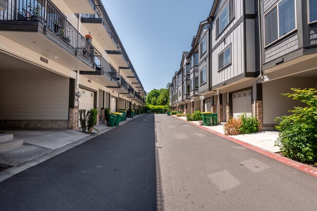 Building Photo - 8899 SW Elena Ln