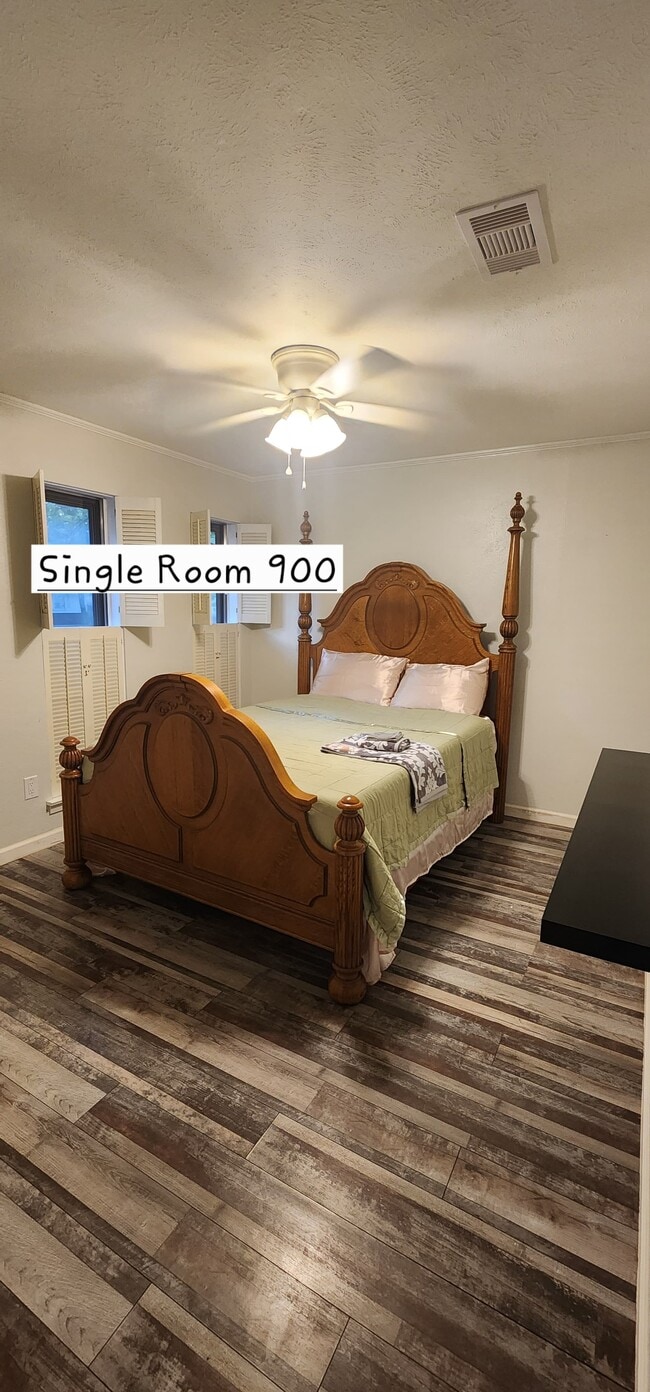 Primary Photo - 3402 Yellowstone Dr