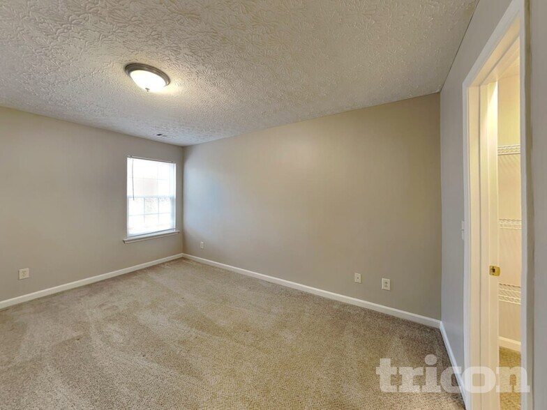 Building Photo - 220 Osmanthus Way