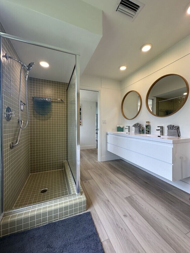 Building Photo - 2780 Landmark Dr