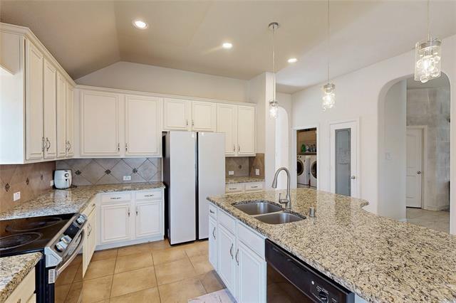 Building Photo - 2949 Mandalay Dr