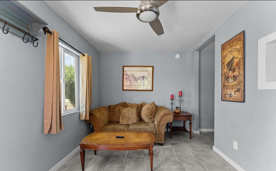 Building Photo - 496 W Mohave St