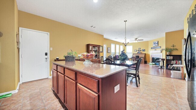 Building Photo - 692 Casual Ln